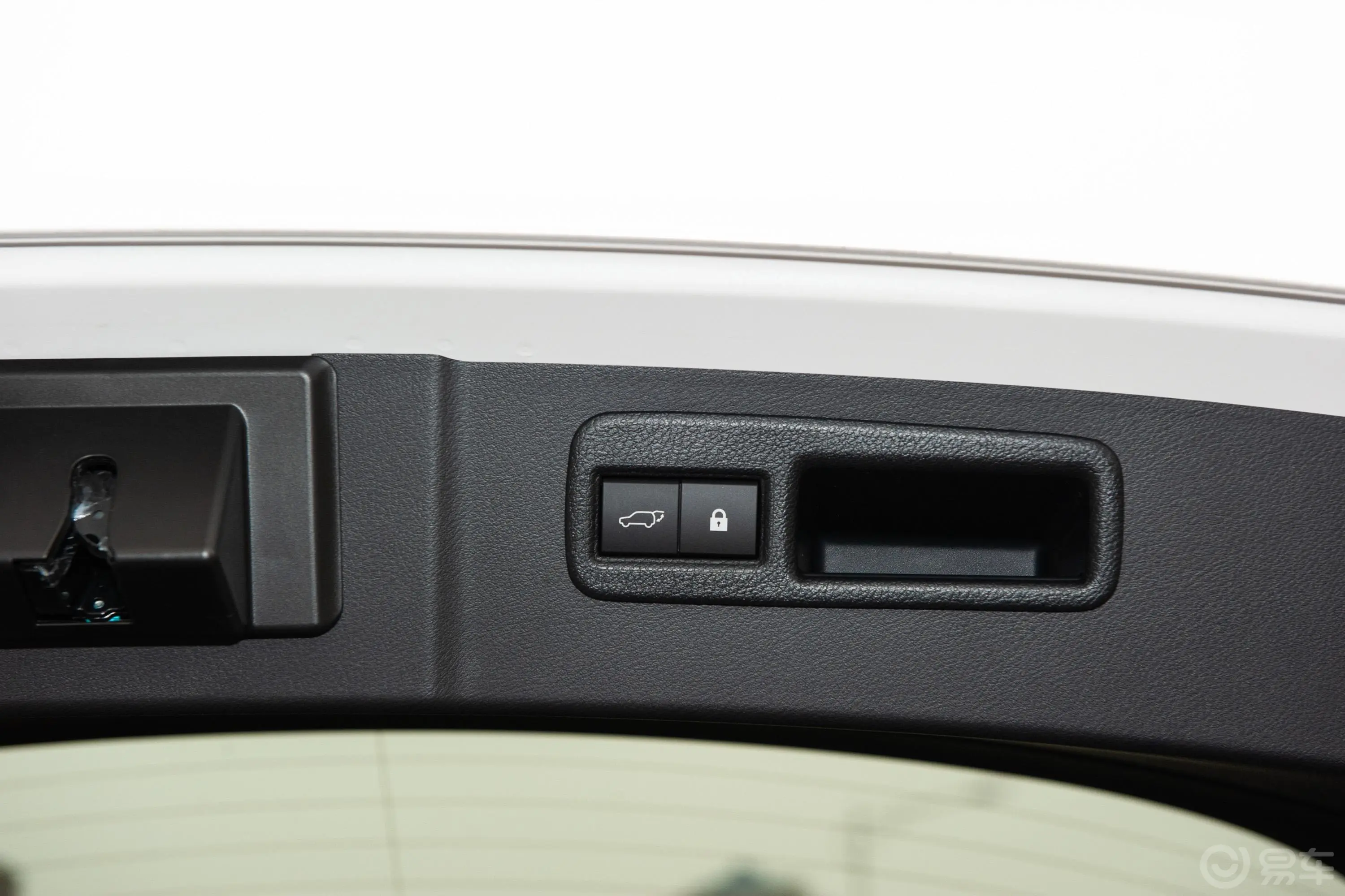 雷克萨斯NX300 两驱 锋行版 国V电动尾门按键（手动扶手）