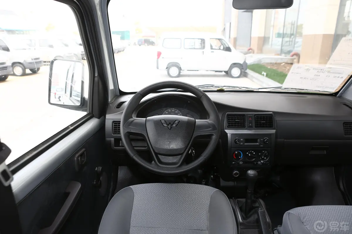 五菱荣光小卡1.5L 手动 基本型双排驾驶位区域
