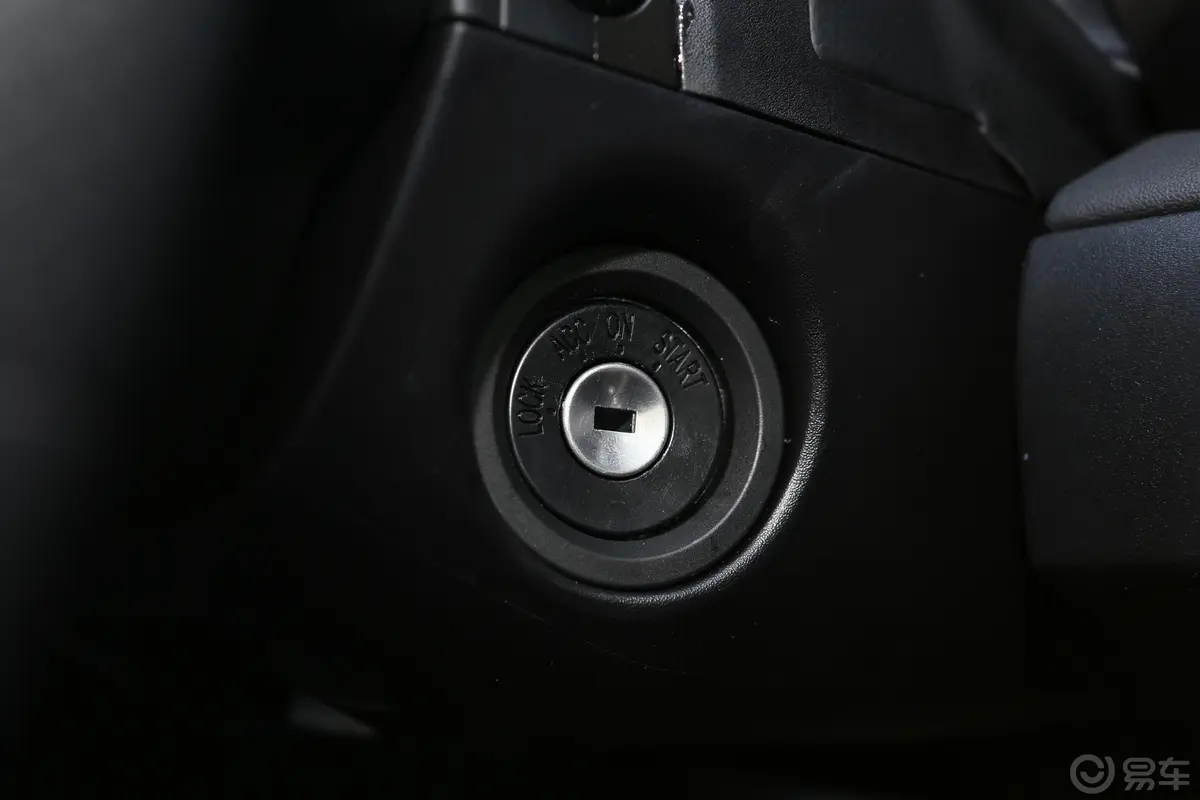 宝骏RS-51.5T 手动 超级互联手动版 国VI钥匙孔或一键启动按键