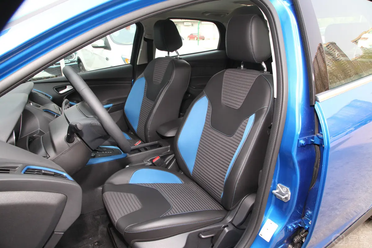 福克斯两厢经典 1.5L 自动风尚型驾驶员座椅
