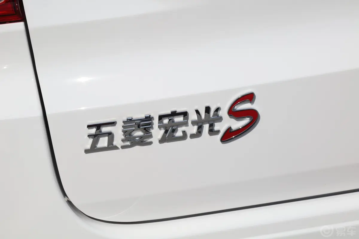 五菱宏光S1.5L 手动 基本型 国VI外观