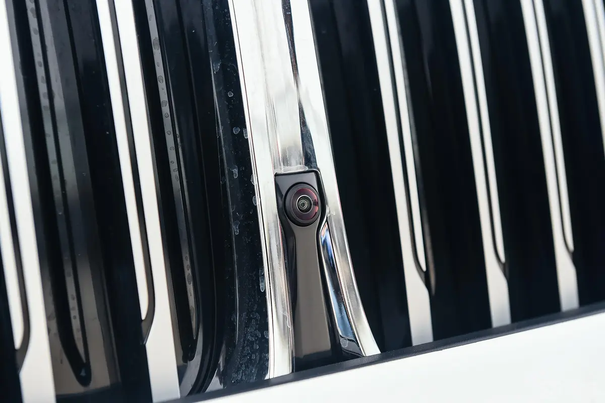 宝马7系改款 750Li xDrive V8 M运动套装外观