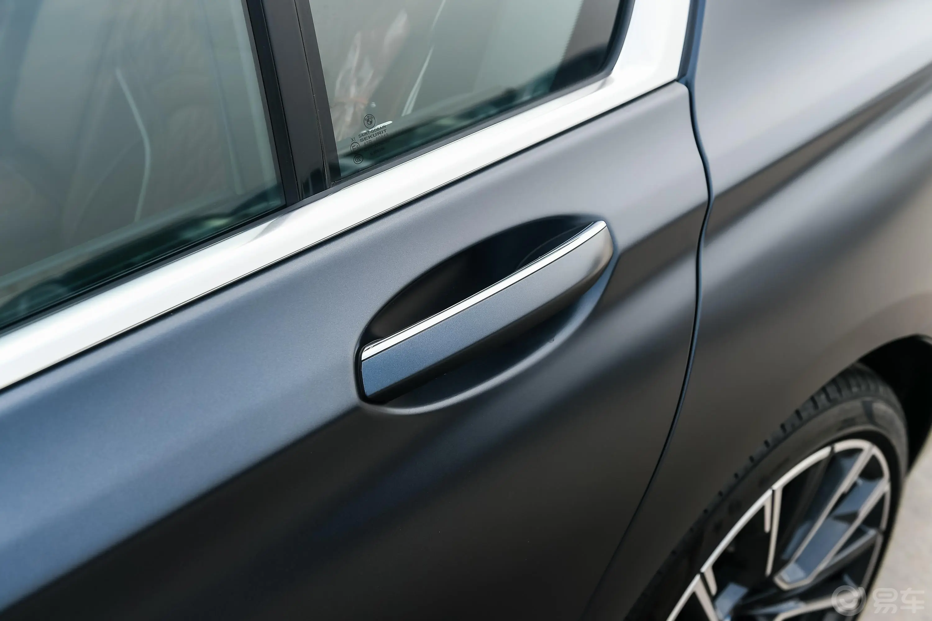 宝马7系改款 750Li xDrive V8 M运动套装驾驶员侧后门把手