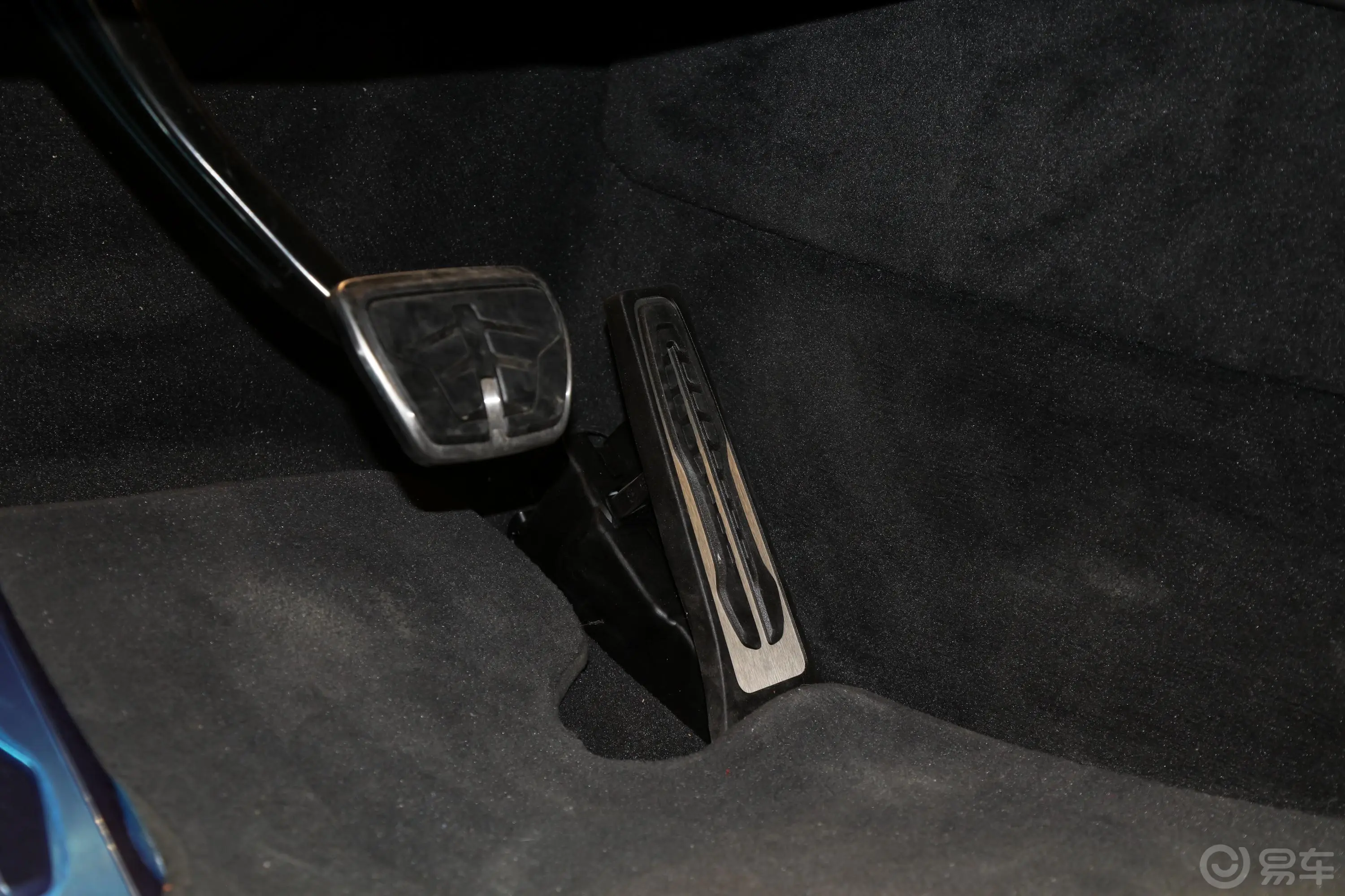 宝马X7xDrive40i 个性化定制限量版 M运动套装脚踏板