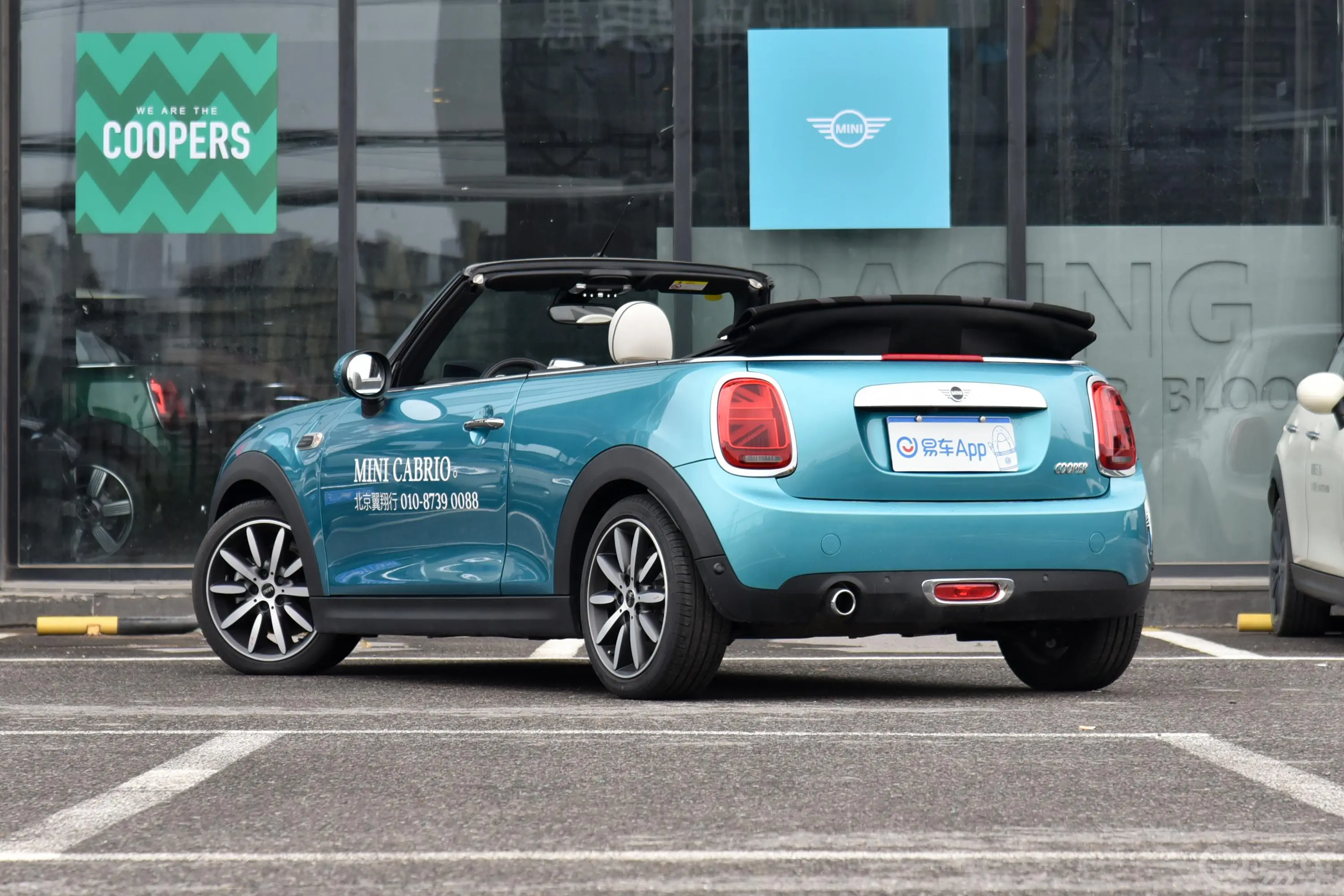 MINI CABRIO1.5T COOPER CABRIO 好色版侧后45度车头向左水平