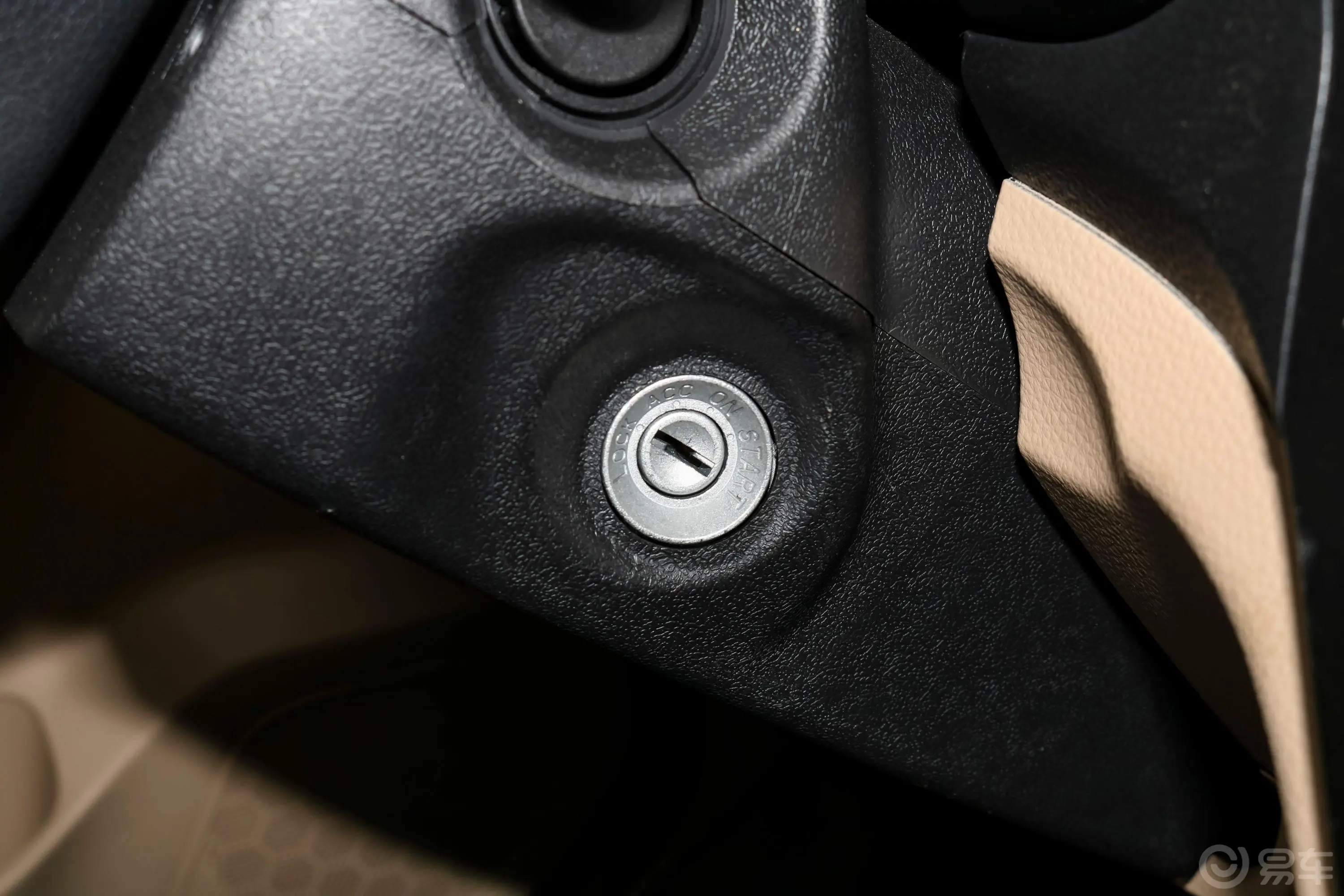 新豹T5载货汽车N1 1.6L 单排双后轮 标准版(5.3米长)SC1031NGD62CNG 天然气 国Ⅵ钥匙孔或一键启动按键