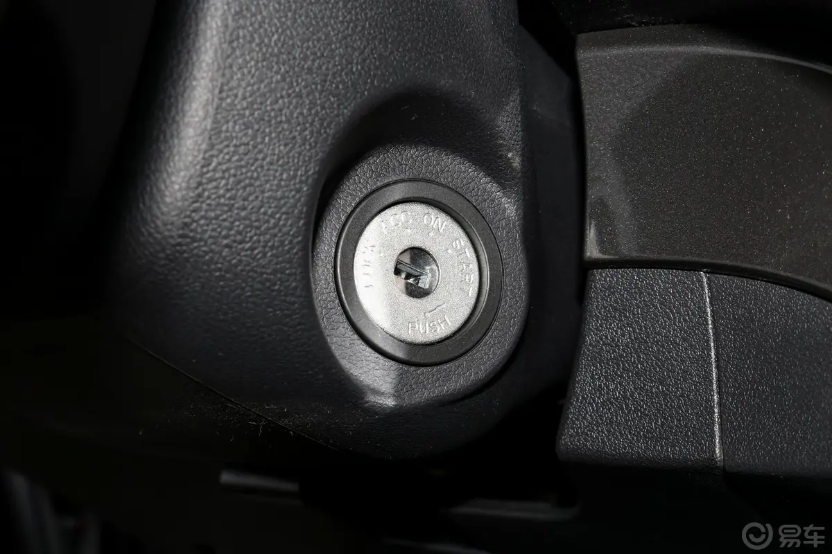 风骏52.4L 手动 大双 两驱 精英型 汽油 国VI钥匙孔或一键启动按键