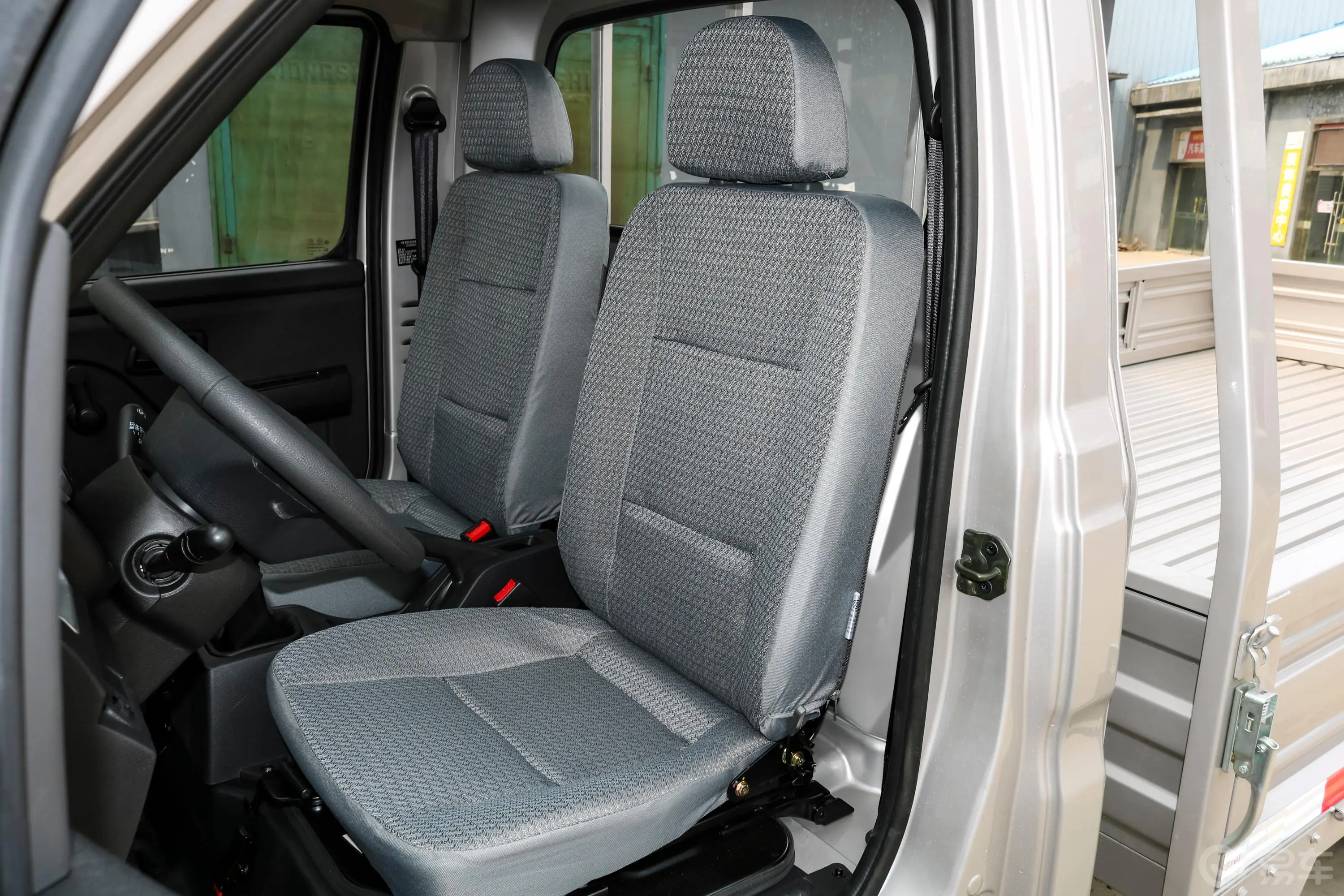新豹T5载货汽车N1 1.5L 单排双后轮 标准版(5.3米长)SC1031NGD65 汽油 国Ⅵ驾驶员座椅