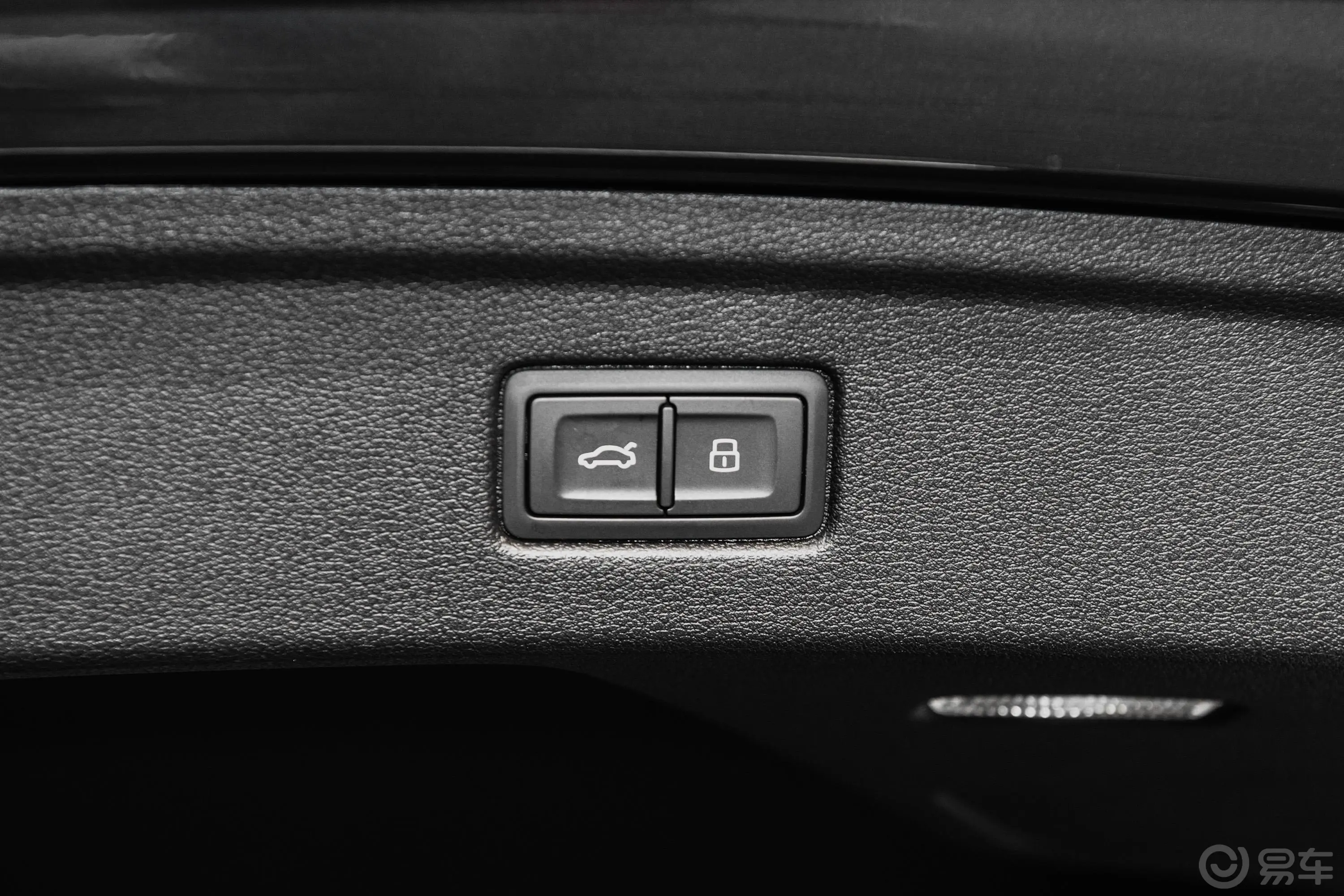 奥迪A5Sportback 45 TFSI quattro 运动版 国V电动尾门按键（手动扶手）