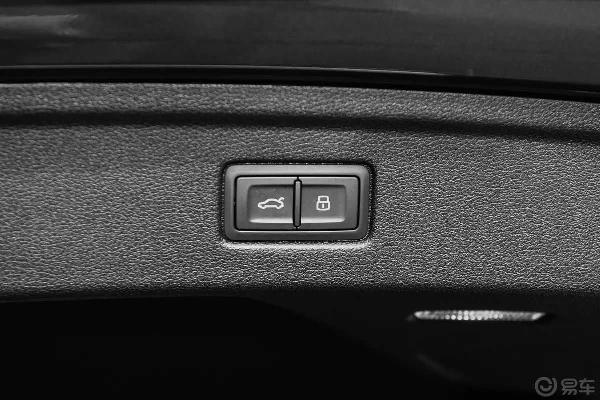 奥迪A5Sportback 45 TFSI quattro 运动版 国V电动尾门按键（手动扶手）
