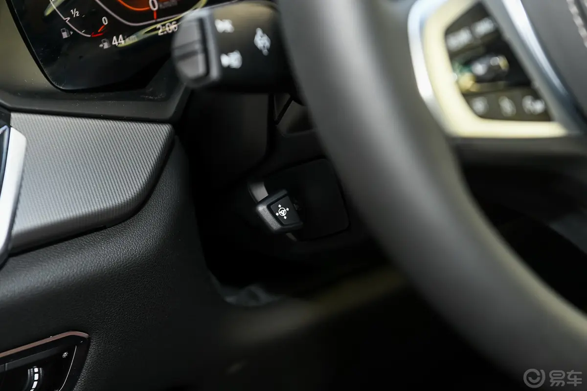 宝马X6xDrive30i M运动套装方向盘调节
