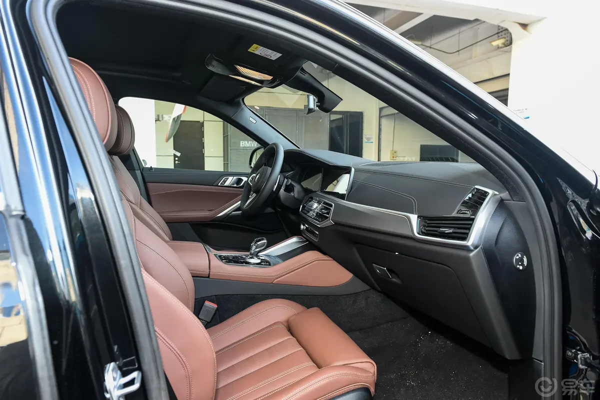 宝马X6xDrive30i M运动套装内饰全景副驾驶员方向