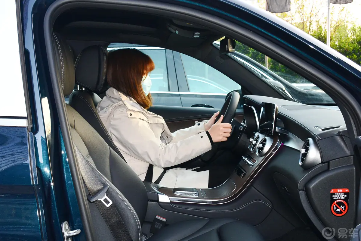 奔驰GLC改款 GLC 260 L 4MATIC 豪华型前排空间体验