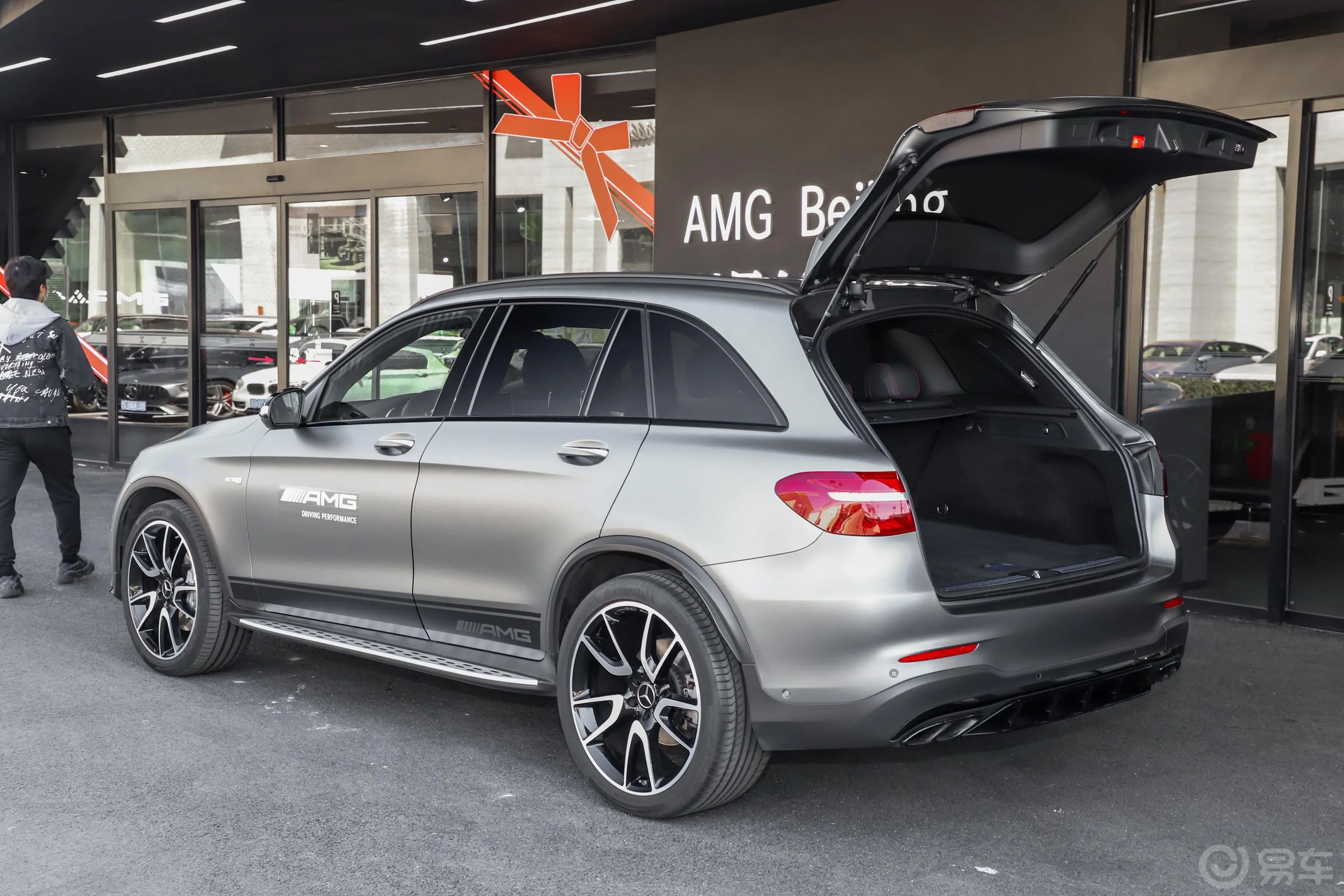 奔驰GLC AMGGLC 43 4MATIC 特别版后备厢开启45度侧拍