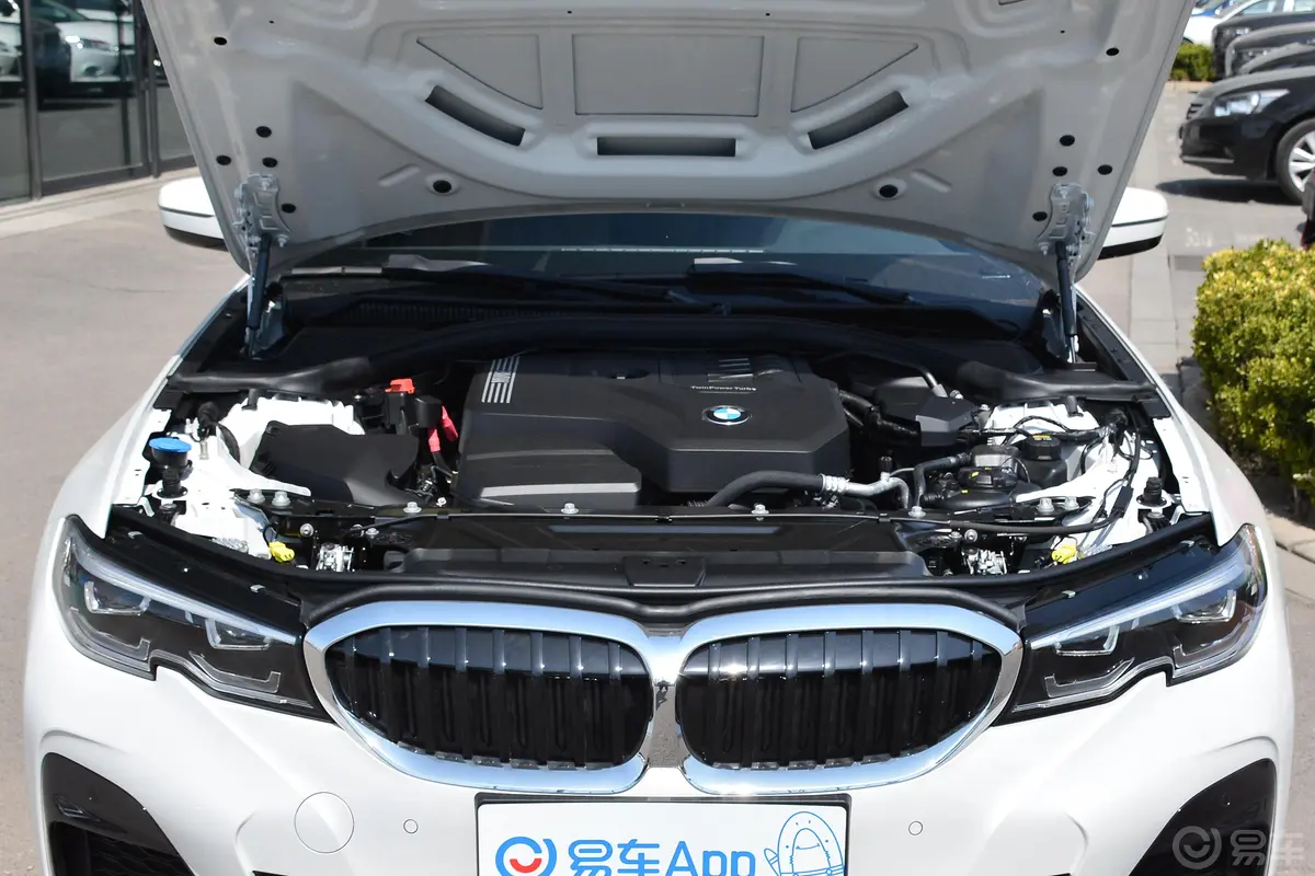 宝马3系改款 325Li xDrive M运动套装发动机舱整体