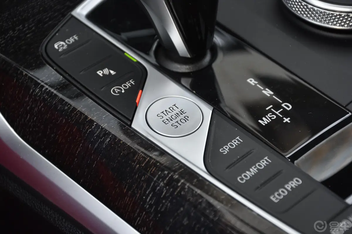 宝马3系改款 325Li xDrive M运动套装钥匙孔或一键启动按键