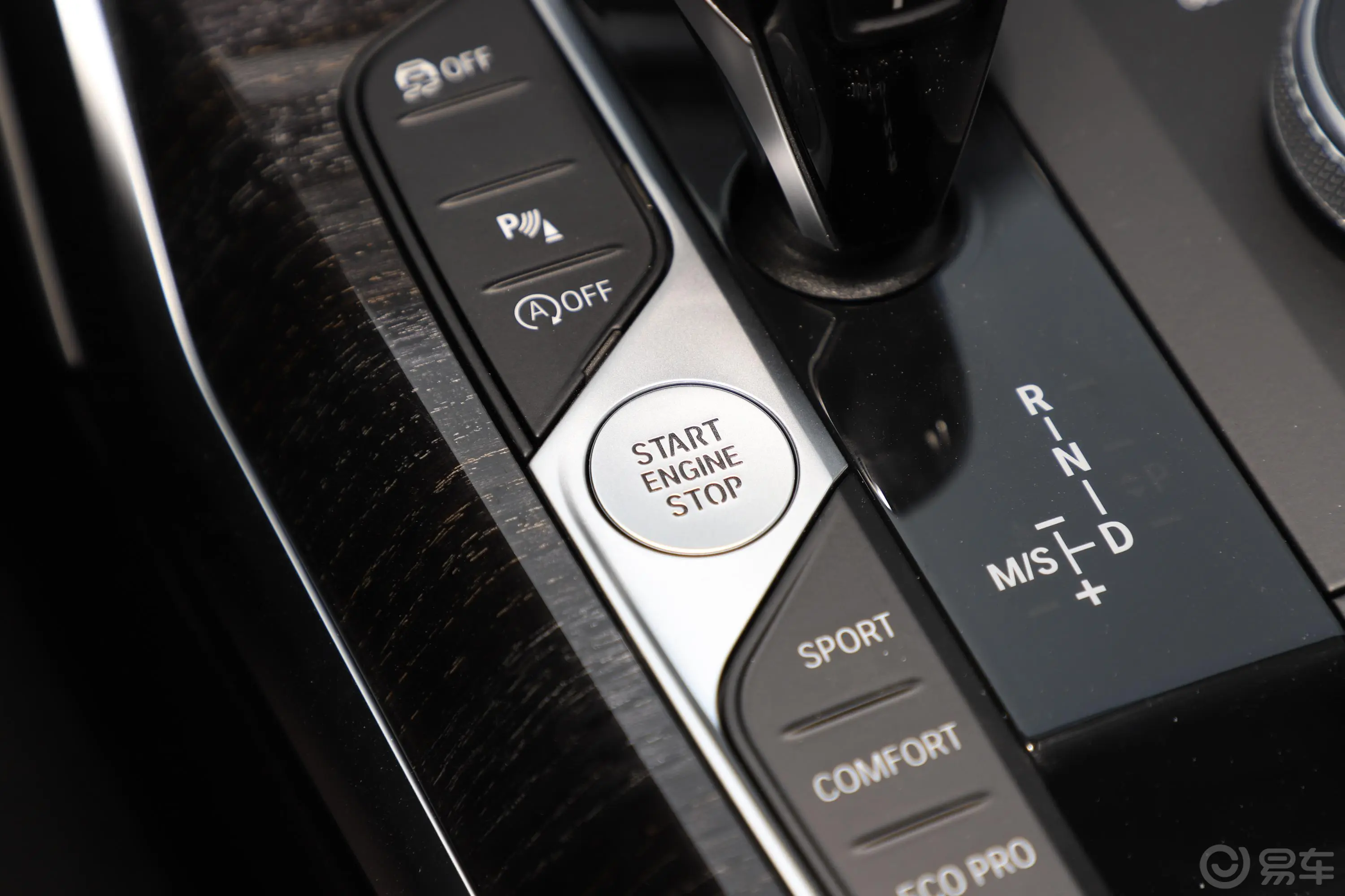 宝马3系改款 325Li M运动套装钥匙孔或一键启动按键