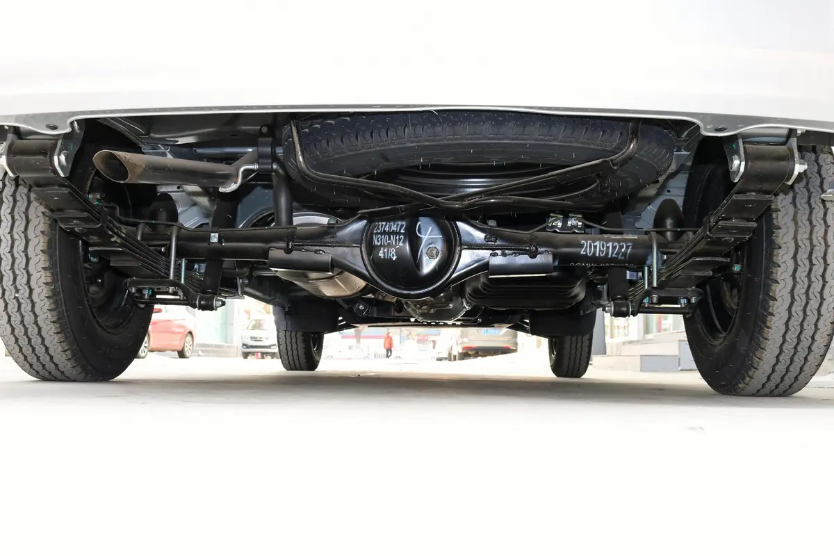 五菱荣光1.2L 手动 加长基本版 国V后悬架整体