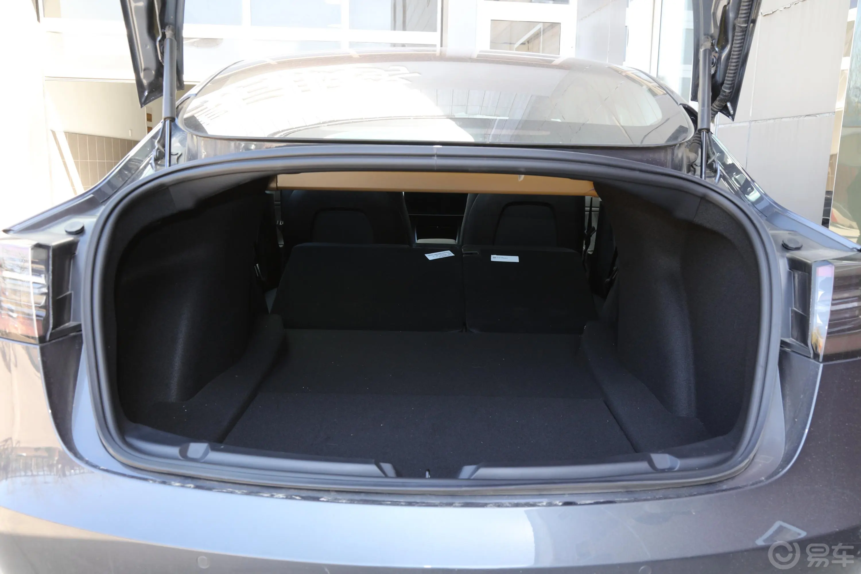 Model 3(进口)Performance高性能全轮驱动版空间