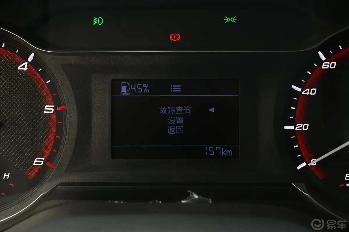 新途V90VAN 2.0T 手动 前驱后单胎 长轴高顶 3座内饰