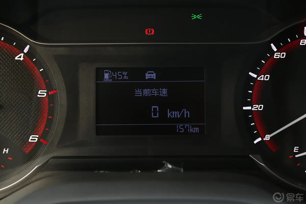 新途V90VAN 2.0T 手动 前驱后单胎 长轴高顶 3座内饰