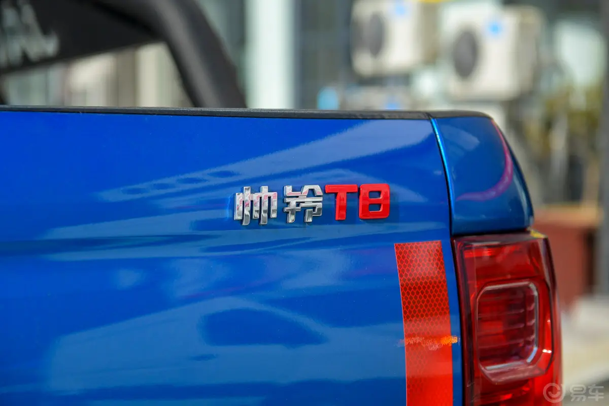 江淮T8大双 2.0T 手动 两驱 探索版 柴油外观
