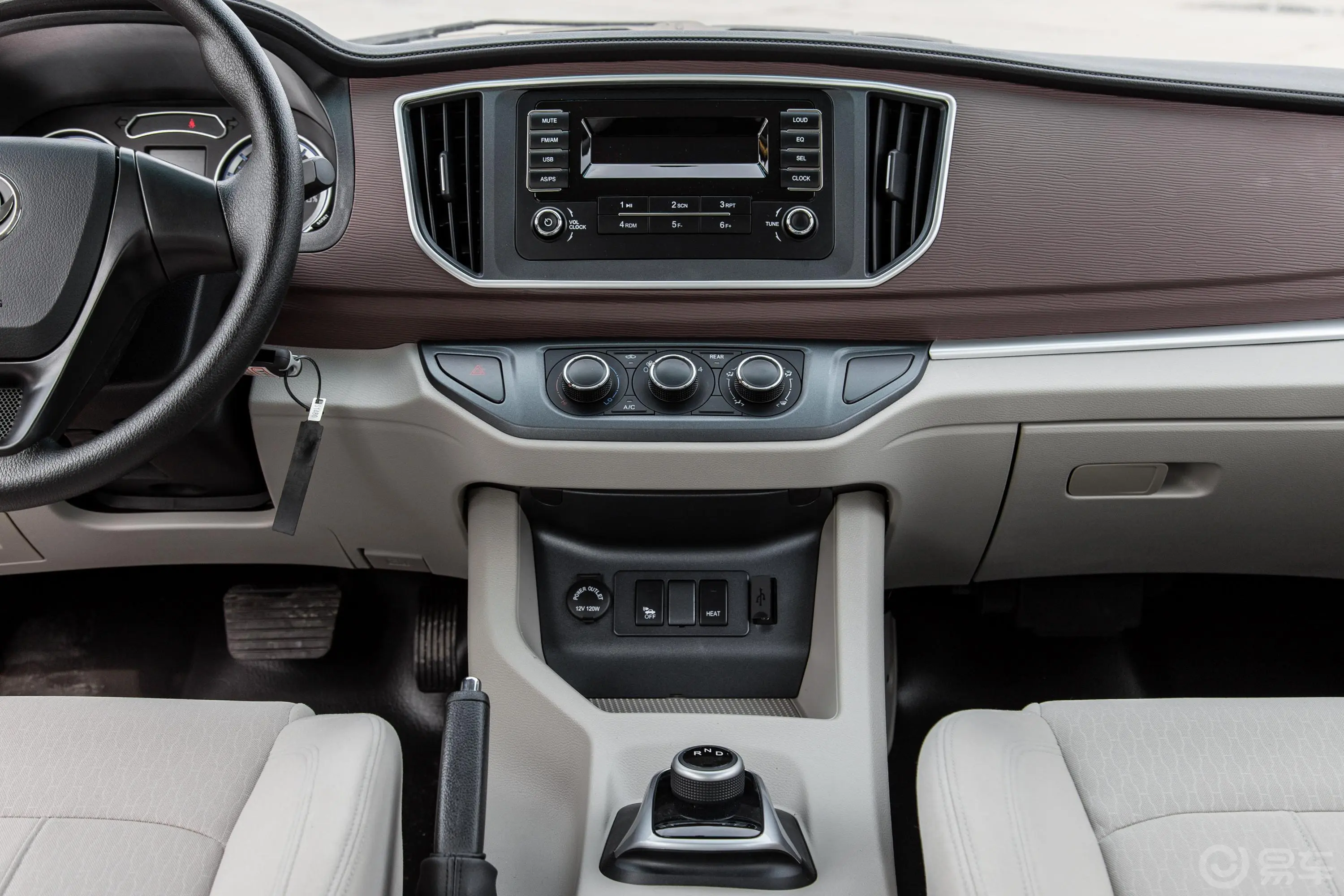菱智M5 EV舒适型 5座中控台整体