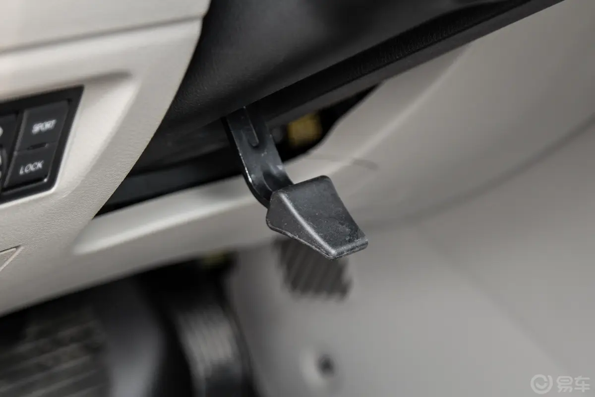 菱智M5 EV舒适型 5座方向盘调节