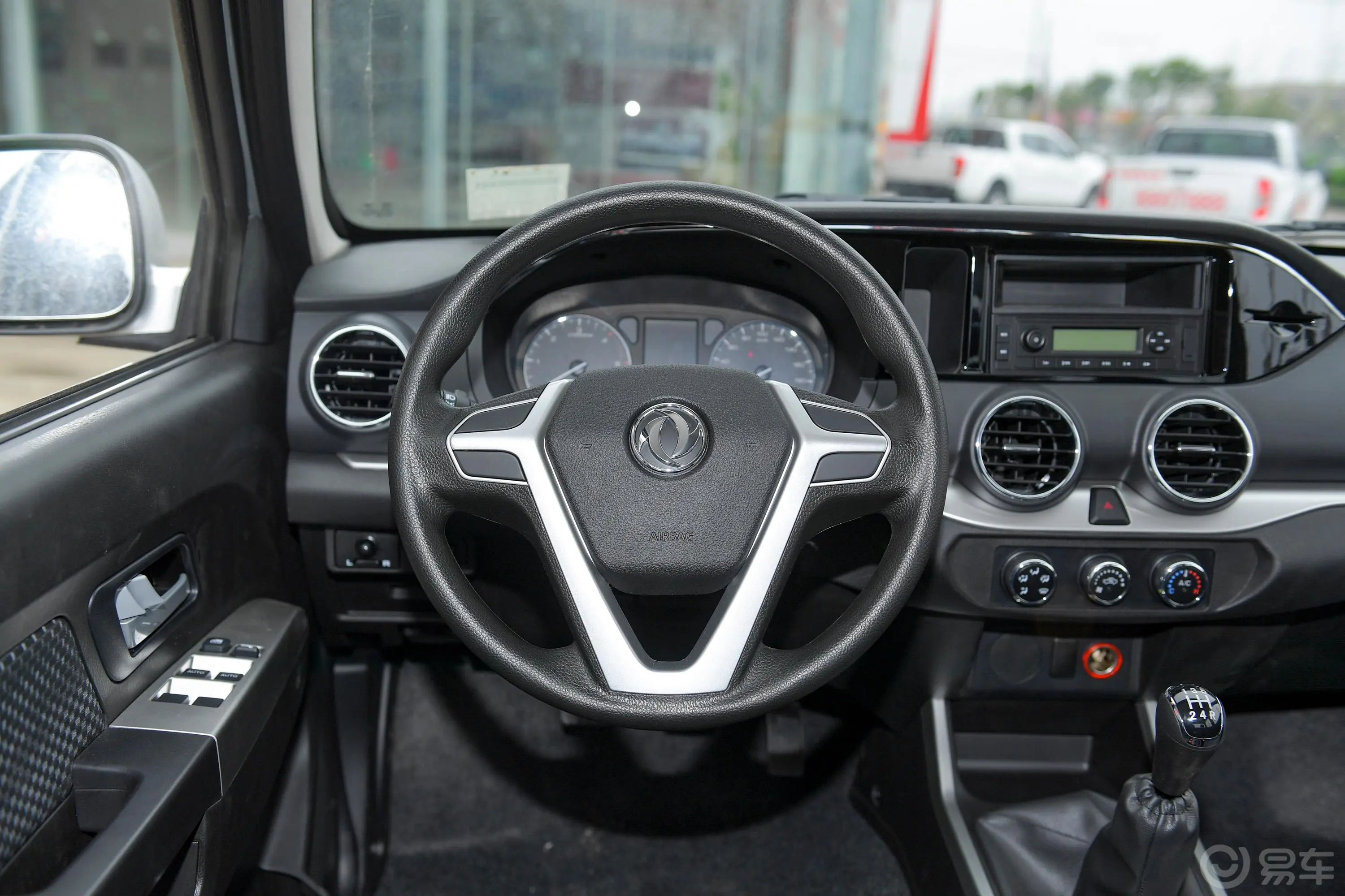 锐骐标箱 2.4L 手动 两驱 标准版 汽油 国VI方向盘