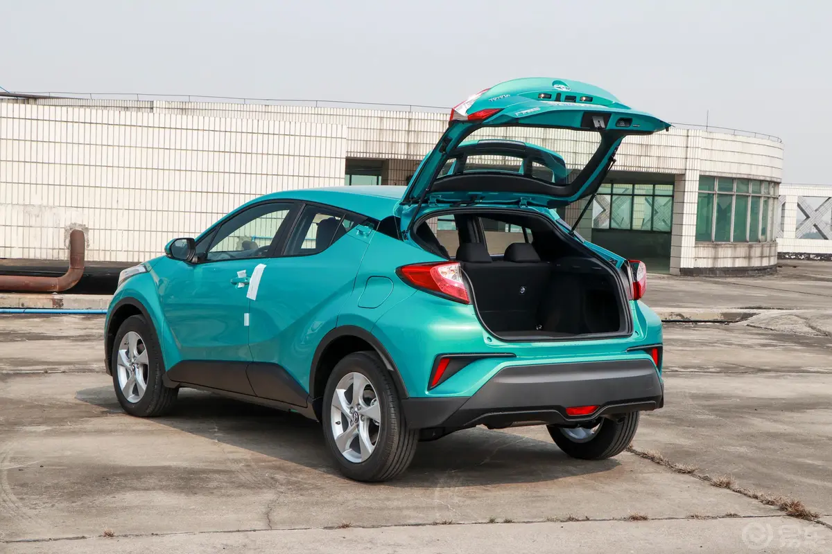 丰田C-HR2.0L CVT 精英版空间
