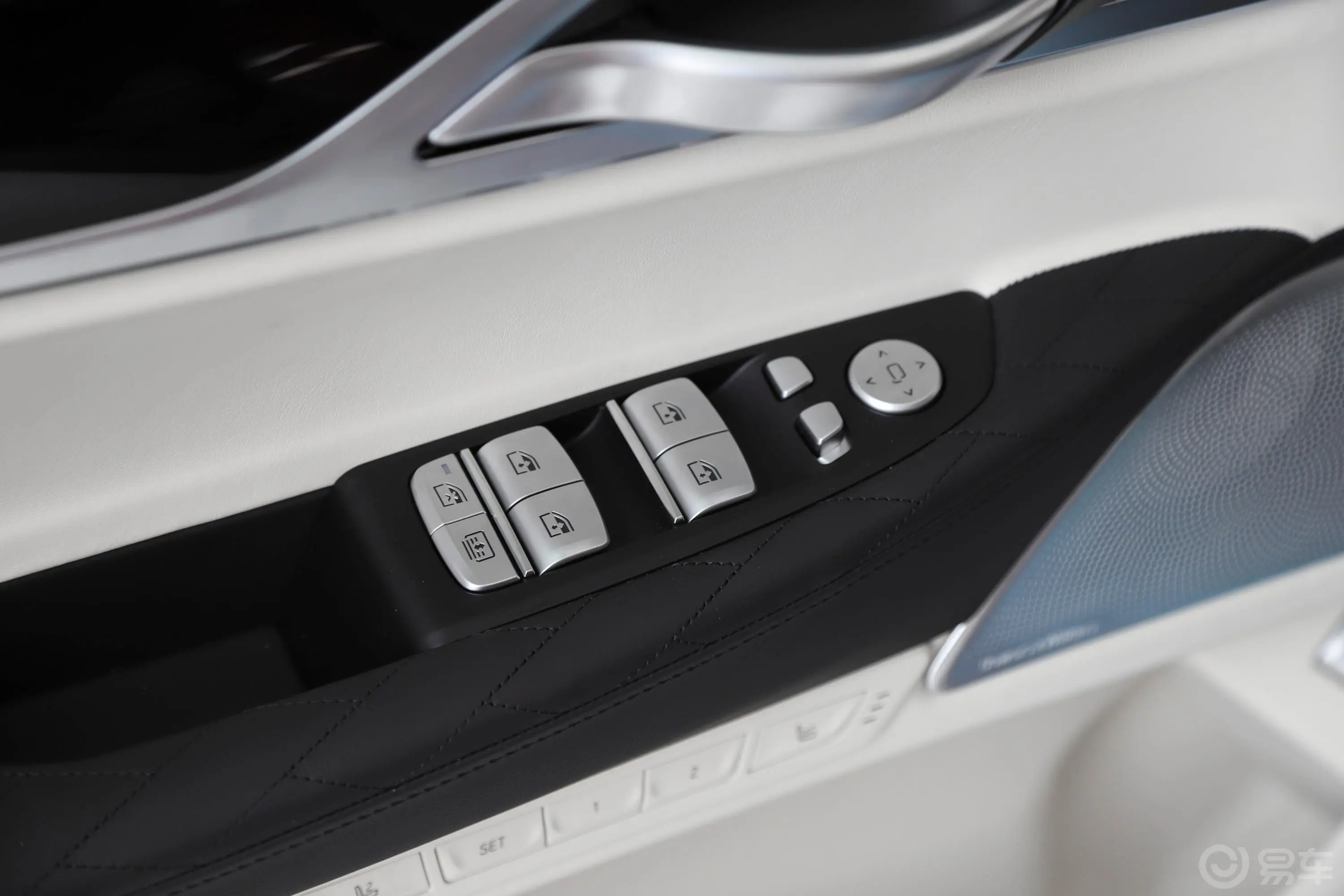 宝马7系改款 740Li xDrive 华彩定制限量版车窗调节整体