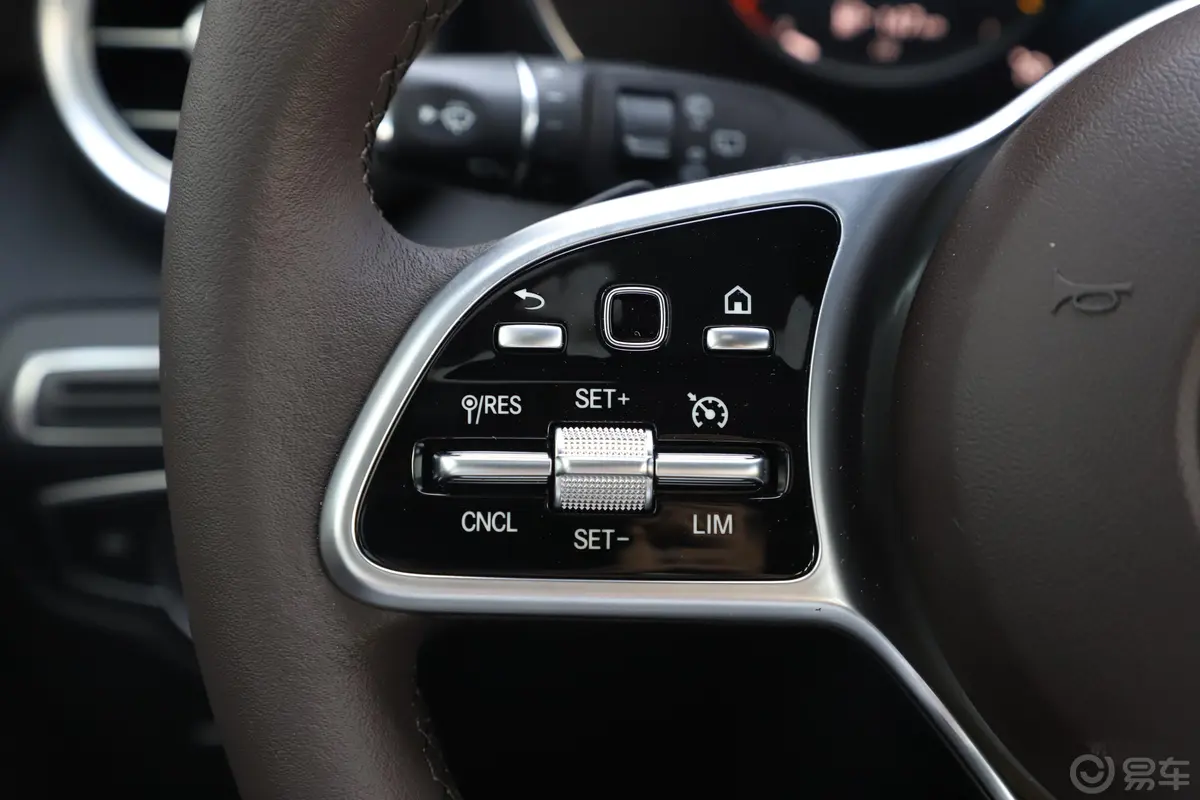 奔驰GLC改款 GLC 300 L 4MATIC 动感型左侧方向盘功能按键