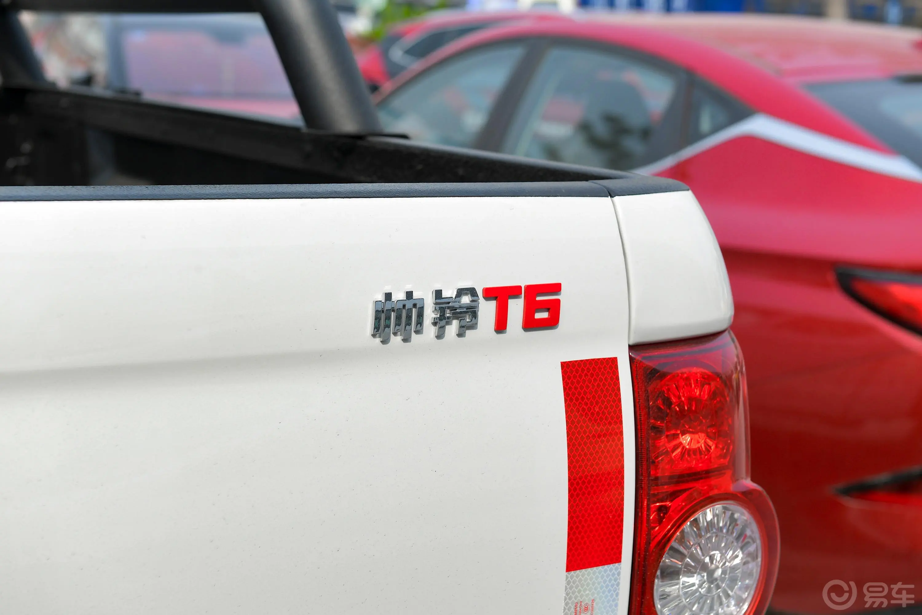 江淮T6创客版 长轴版 2.0CTI 手动 两驱 豪华版 柴油 国V外观