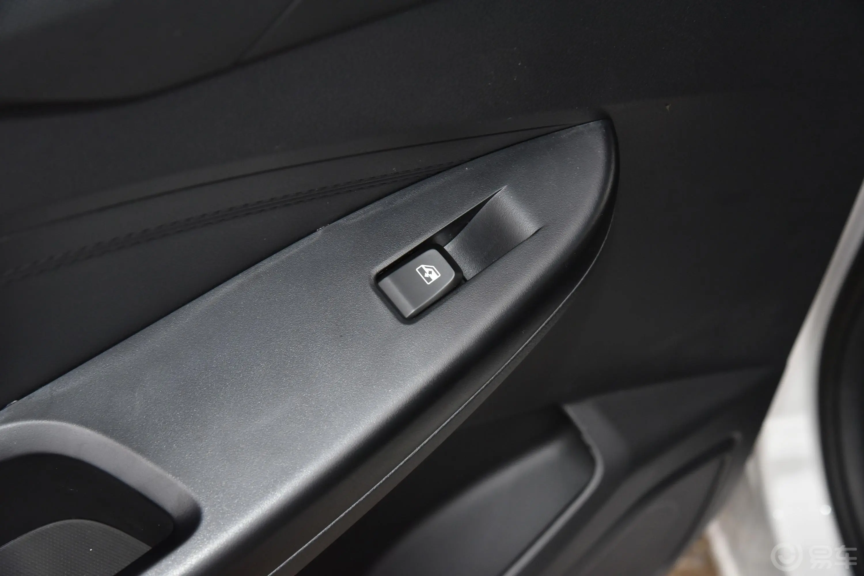 五菱宏光S31.5T 手动 舒适型 国VI后车窗调节