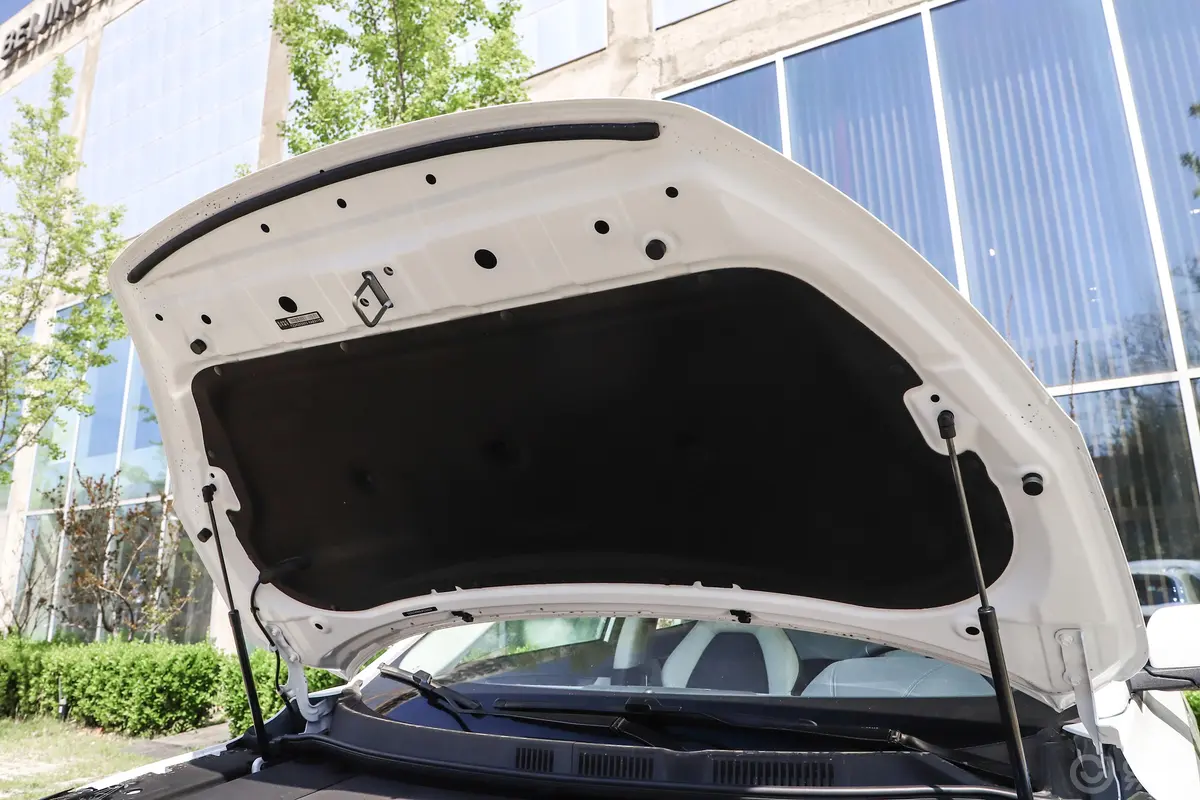 威马EX5EX5-Z Pro性能版发动机舱盖内侧