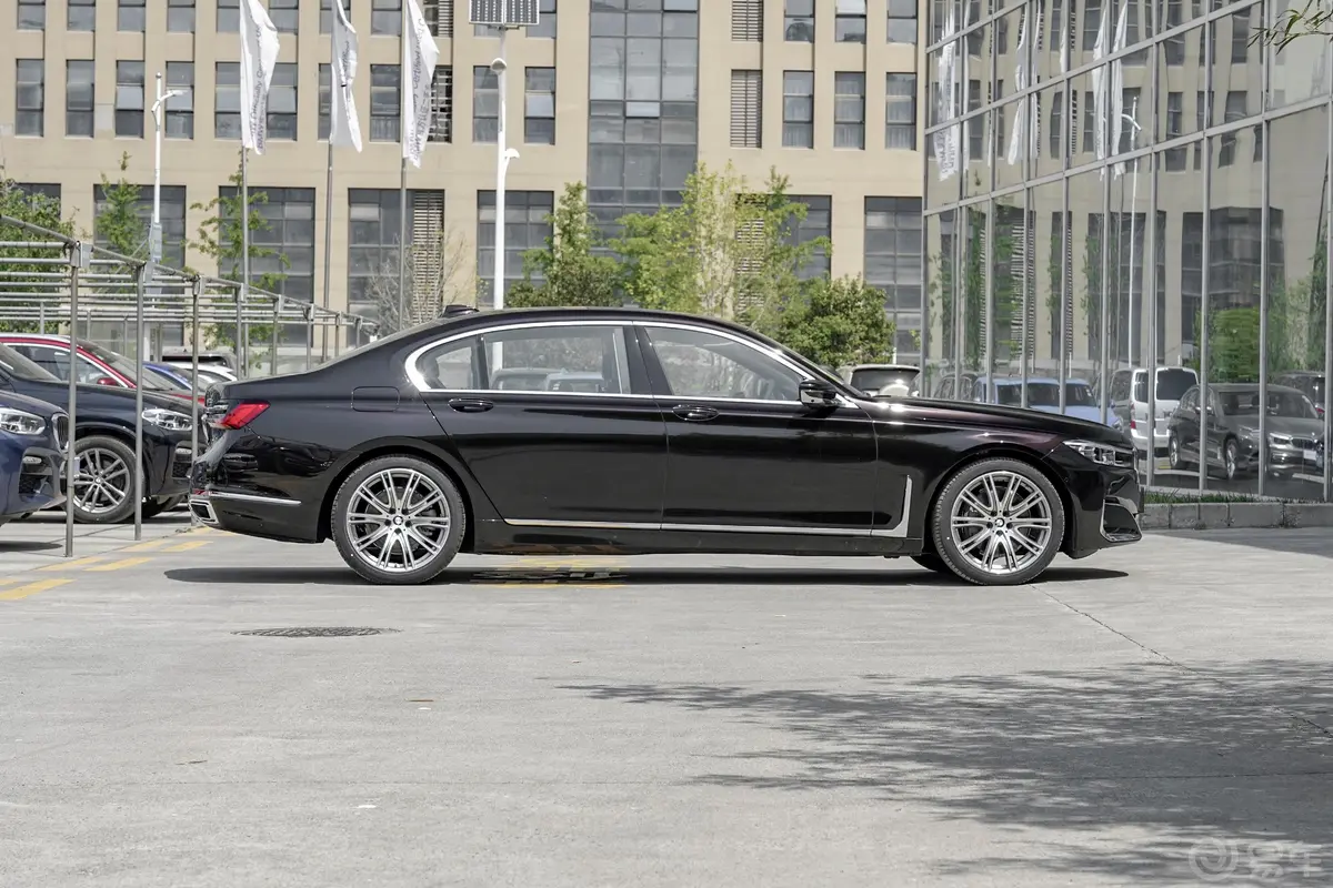 宝马7系改款 740Li xDrive 行政型 豪华套装外观