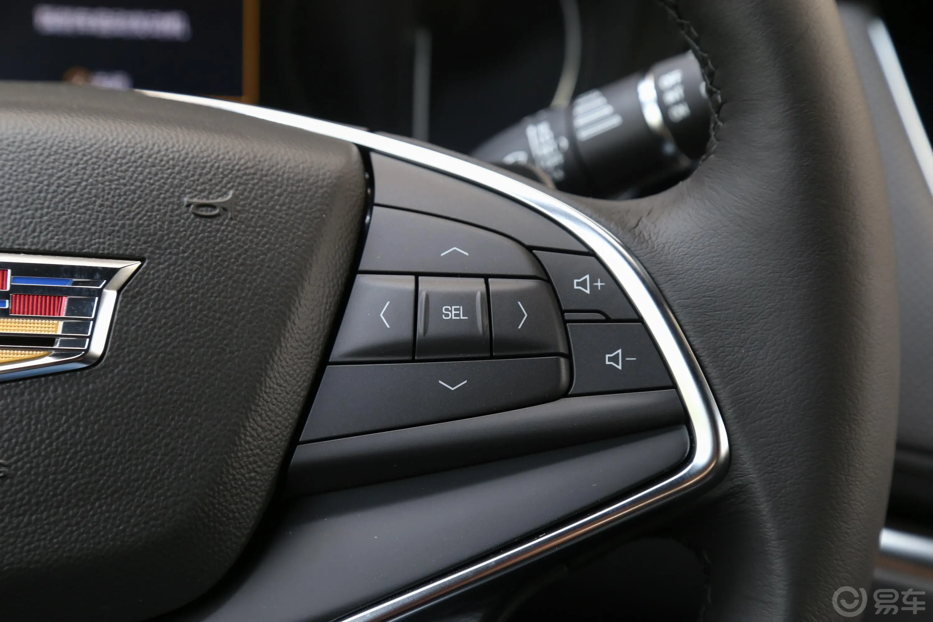 凯迪拉克XT5改款 28T 两驱 技术型右侧方向盘功能按键