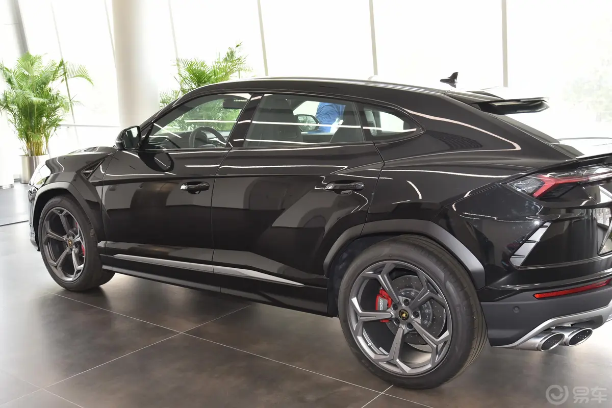 Urus4.0T V8外观