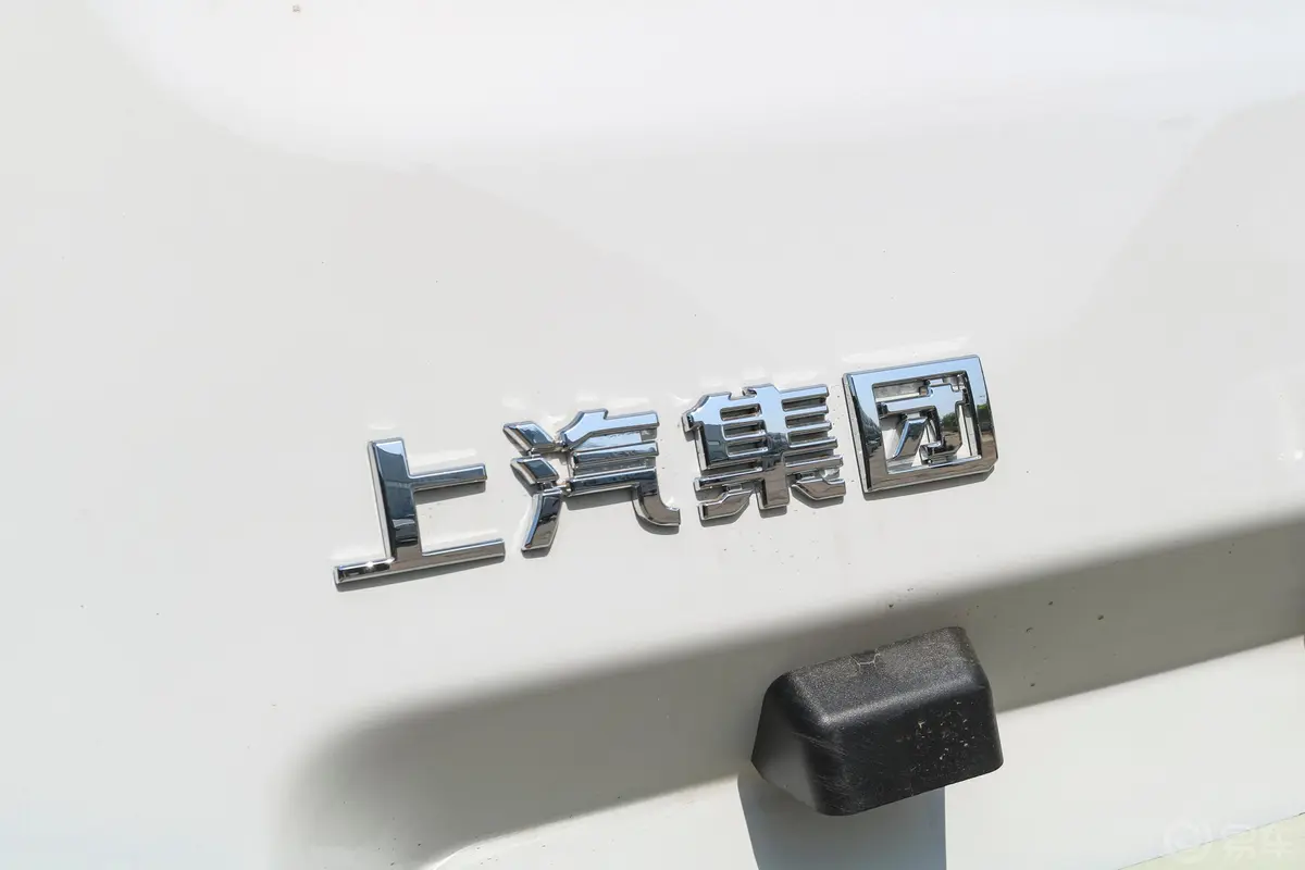 新途V80经典款 VAN 2.5T 手动 短轴中顶 2/3座 国V外观