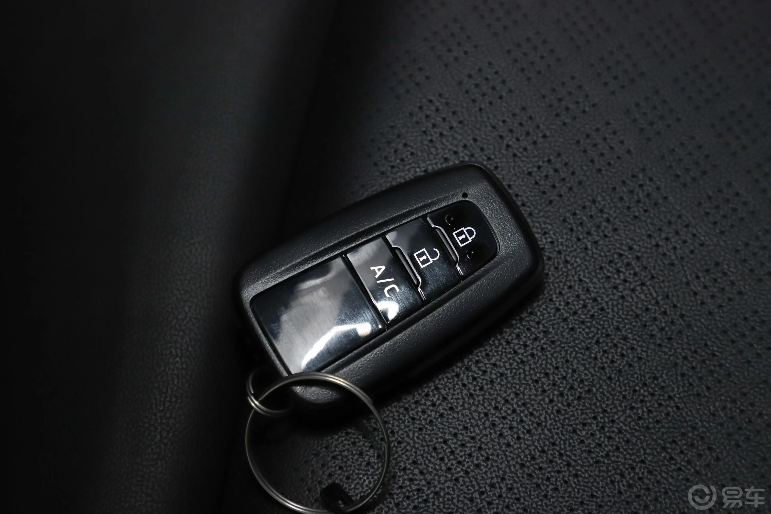 丰田C-HR EV尊贵天窗版钥匙正面