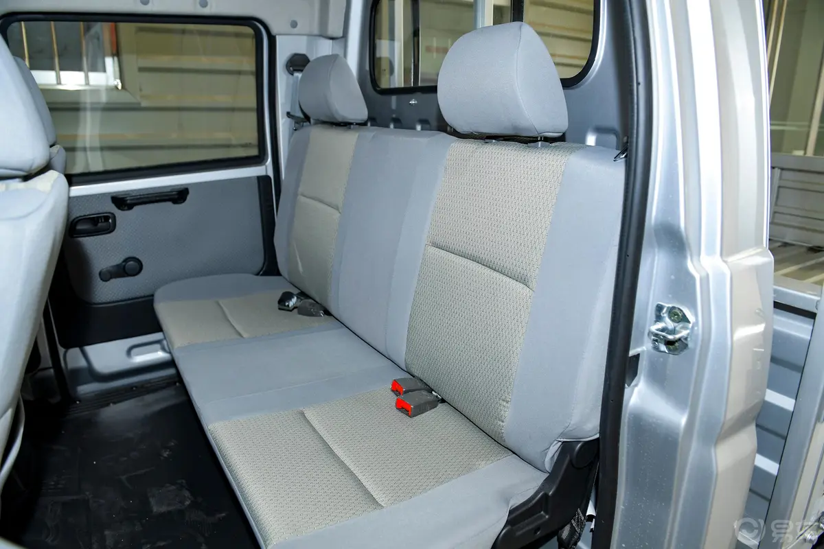 金杯T31.5L 手动双排舒适版 独立货箱 国VI后排座椅
