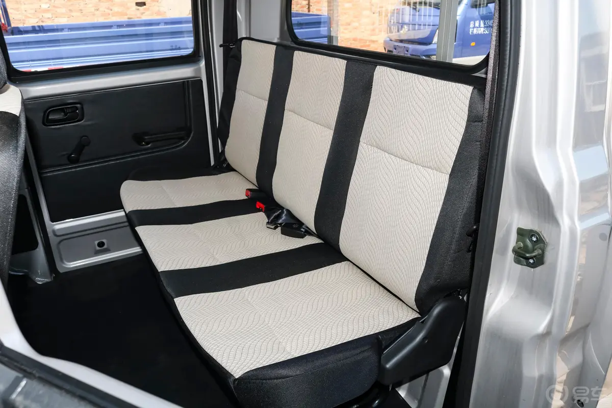 新豹T3载货汽车N1 1.2L 双排单后轮 舒适版 SC1031TMS62 汽油 国VI后排座椅