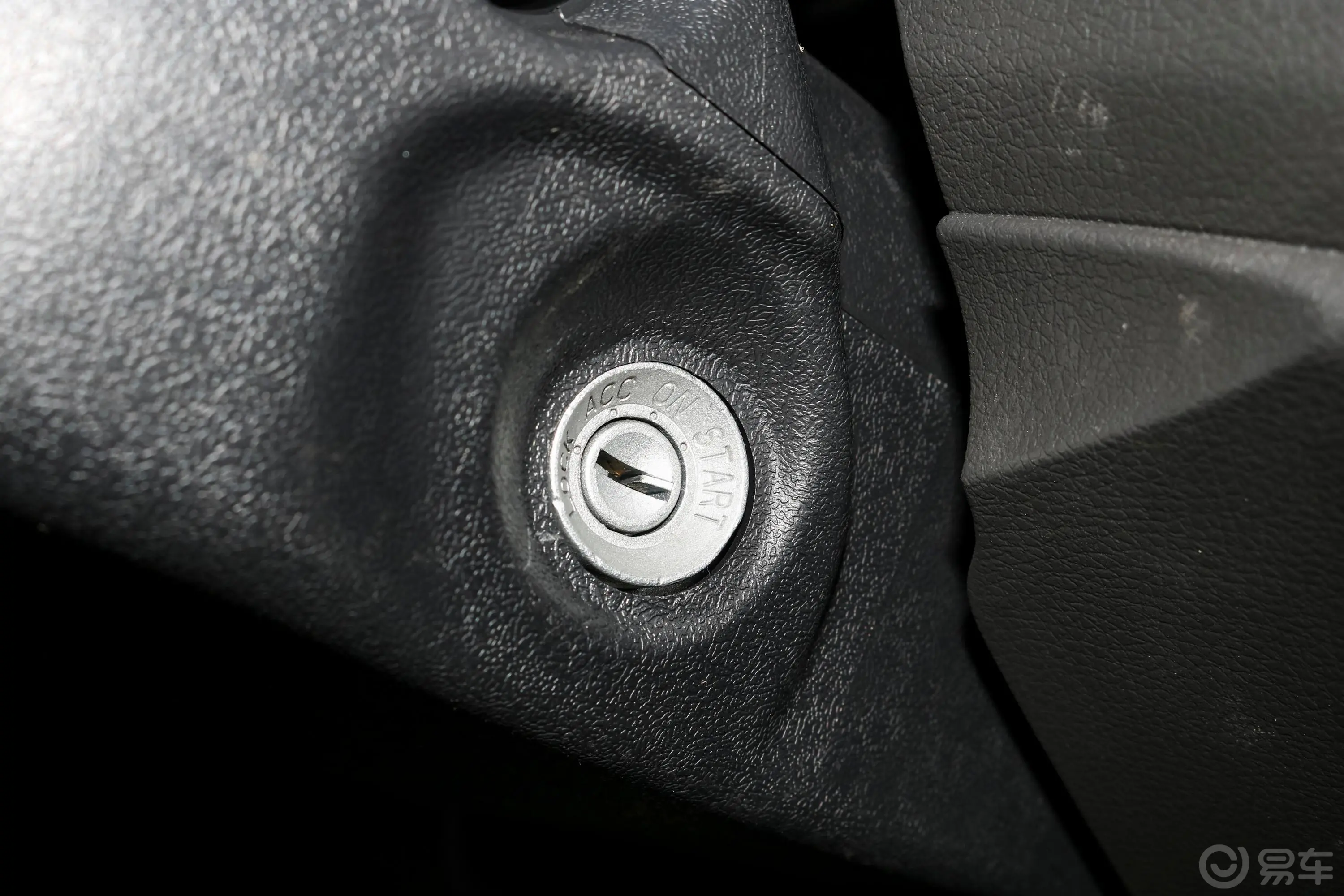 跨越王X1载货汽车N1 1.2L 单排双后轮 标准版 SC1021XDD68 汽油 国VI钥匙孔或一键启动按键