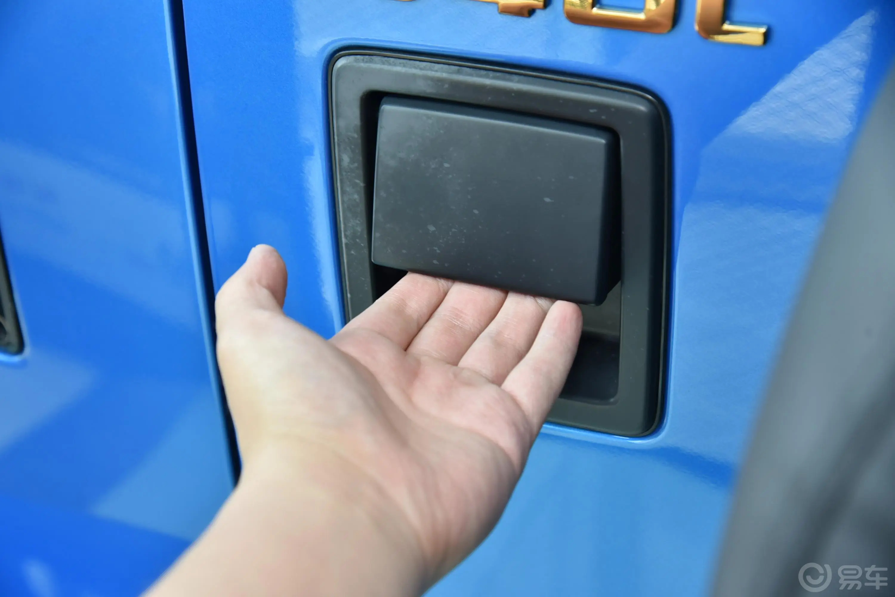 北京越野BJ402.3T 手自一体 四驱 环塔冠军版 国VI空间