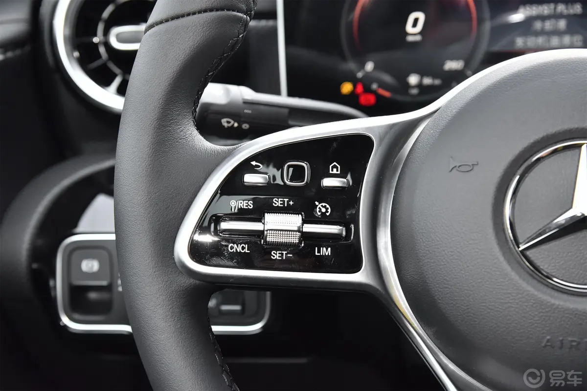 奔驰A级改款 A 200 L 运动轿车动感型左侧方向盘功能按键