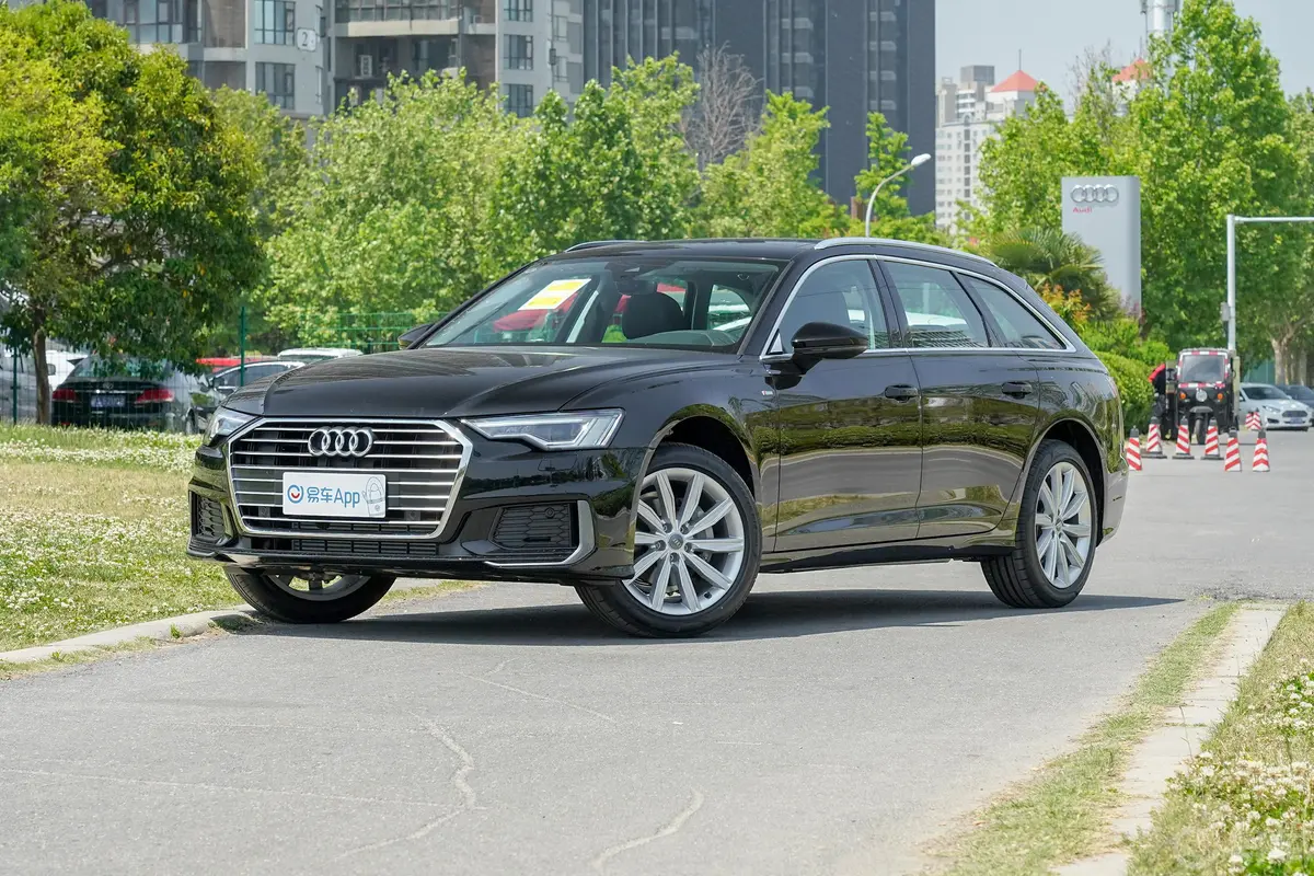 奥迪A6Avant 先锋派 40 TFSI 豪华动感型侧前45度车头向左水平