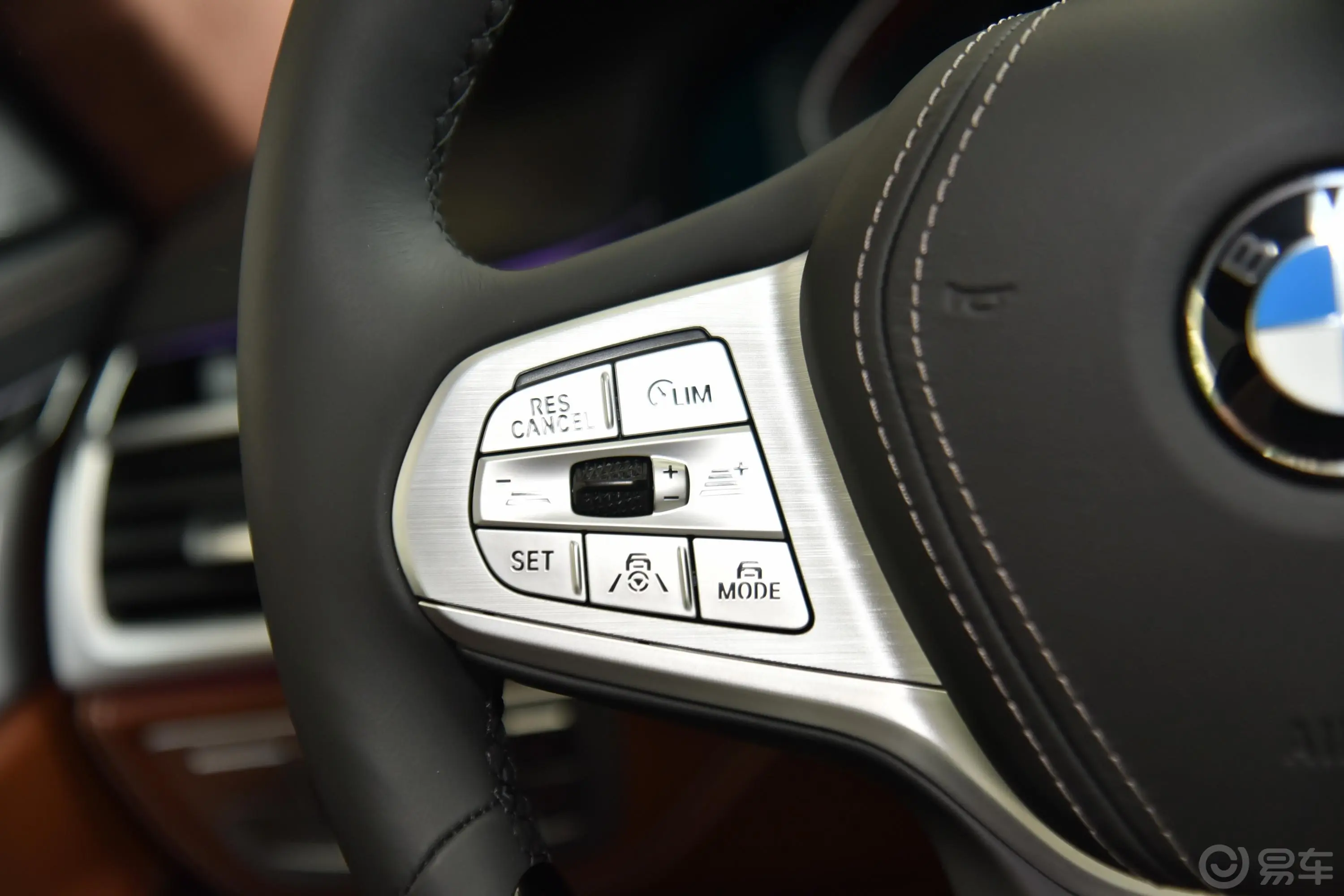 宝马7系改款 750Li xDrive V8 豪华套装左侧方向盘功能按键
