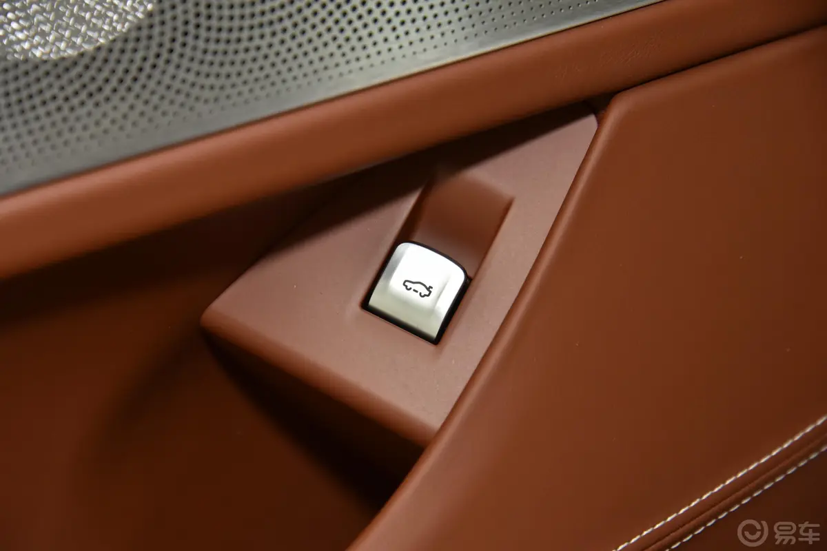 宝马7系改款 750Li xDrive V8 豪华套装空间