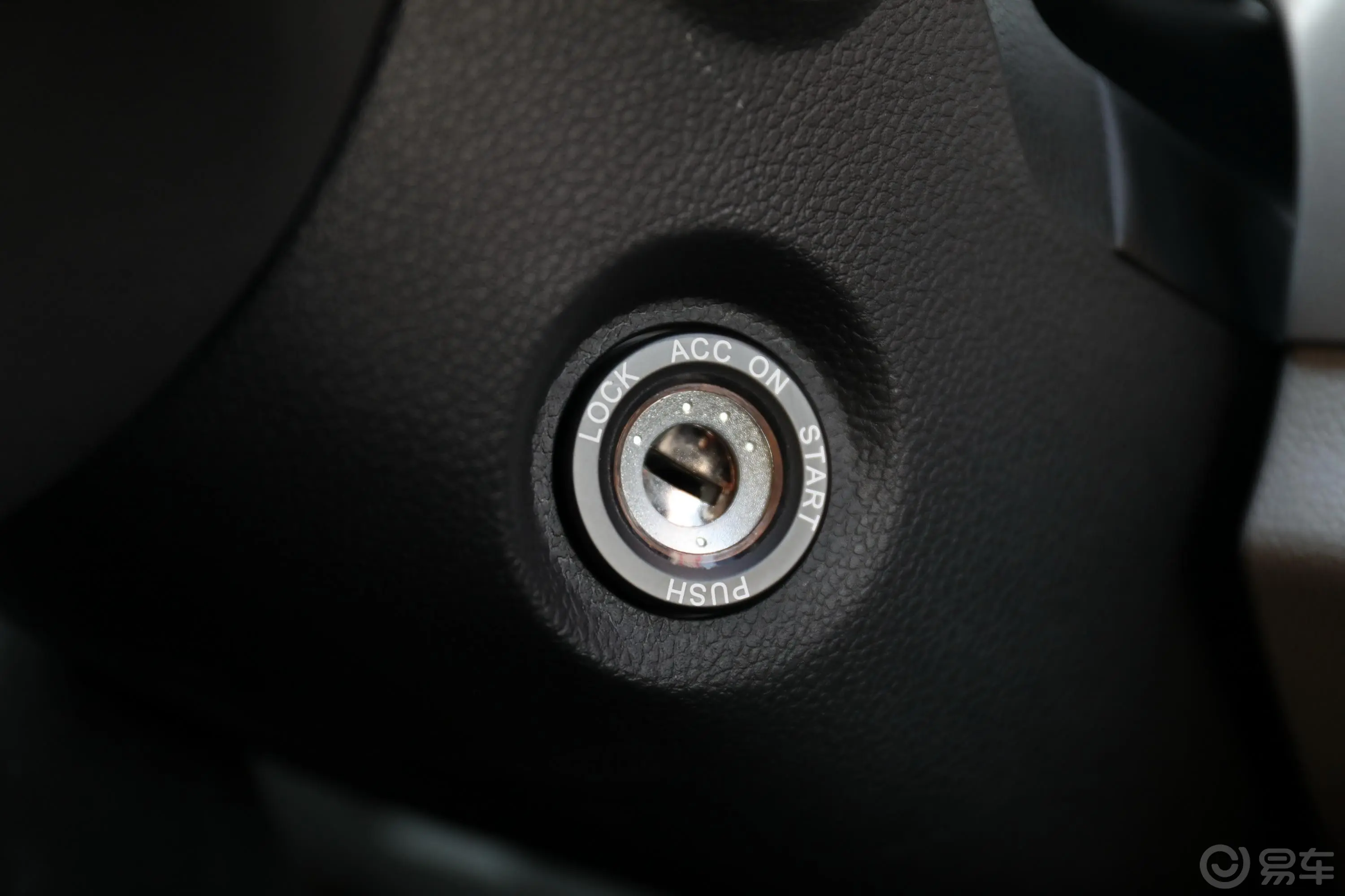 瑞风M4商旅系列 2.0L 手动 商务型 汽油 国VI钥匙孔或一键启动按键