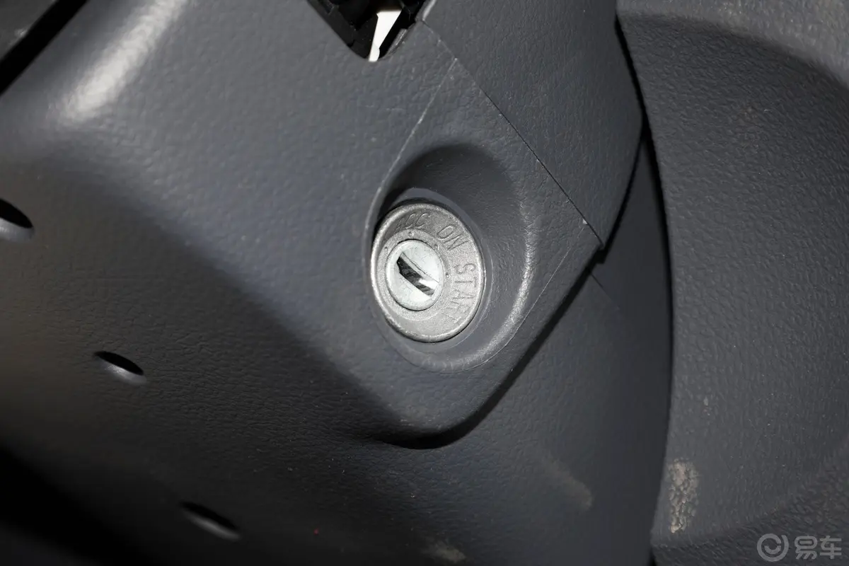 金杯T31.5L 手动单排翼开启厢式舒适型钥匙孔或一键启动按键